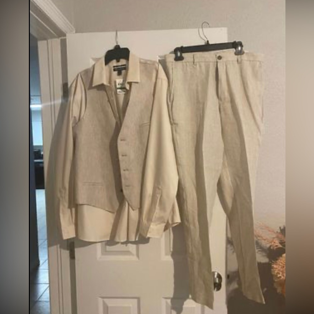 Men’s linen suit from Macy’s. Vest&Shirt size Large. Pants size 34-32